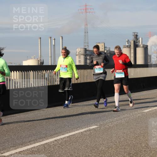 03.10.2025 - Köhlbrandbrückenlauf Lena Gebhardt http://msf.ph/oto/9087688 03.10.2025 10:06:25 Position 2 1775, 1781 meine-sportfotos.de