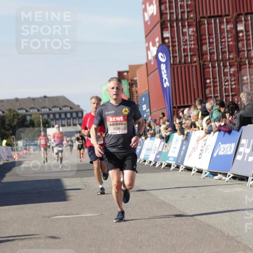 03.10.2025 - Köhlbrandbrückenlauf Jannik Wohlers http://msf.ph/oto/9087696 03.10.2025 12:53:17 Ziel 4142, 5786, 6333 meine-sportfotos.de