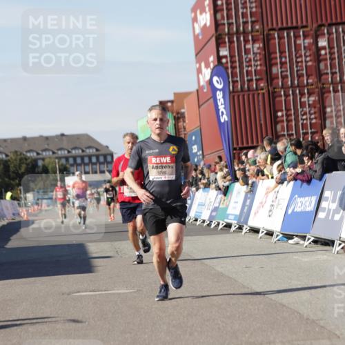 03.10.2025 - Köhlbrandbrückenlauf Jannik Wohlers http://msf.ph/oto/9087706 03.10.2025 12:53:17 Ziel 4142, 5786, 6333 meine-sportfotos.de