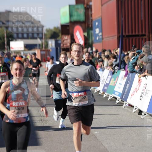 03.10.2025 - Köhlbrandbrückenlauf Jannik Wohlers http://msf.ph/oto/9087713 03.10.2025 13:19:08 Ziel 4143, 4630, 4631, 4632, 4676, 4690, 4727, 4816, 4876, 5027, 5304, 5449, 5858, 6088, 6117, 6127, 6475, 6573 meine-sportfotos.de