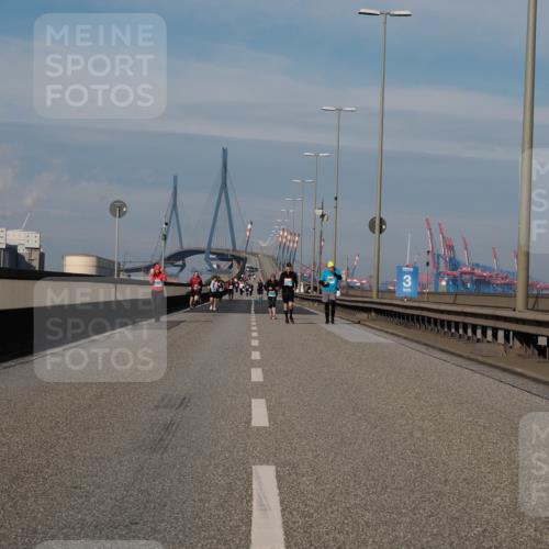 03.10.2025 - Köhlbrandbrückenlauf Fabian Wolf http://msf.ph/oto/9087751 03.10.2025 10:23:46 Position 3 3 meine-sportfotos.de