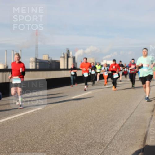 03.10.2025 - Köhlbrandbrückenlauf Lena Gebhardt http://msf.ph/oto/9087761 03.10.2025 10:06:27 Position 2  meine-sportfotos.de