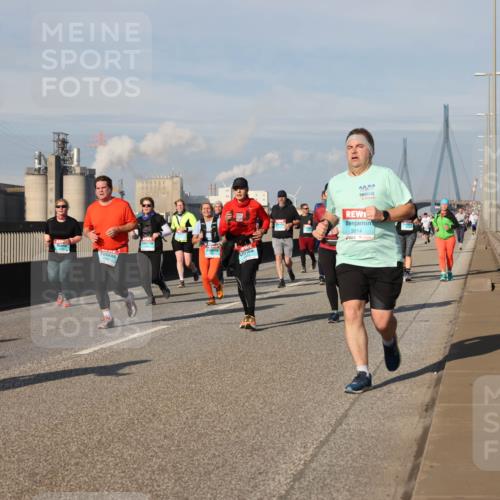 03.10.2025 - Köhlbrandbrückenlauf Lena Gebhardt http://msf.ph/oto/9087778 03.10.2025 10:06:27 Position 2 3614 meine-sportfotos.de