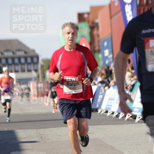 03.10.2025 - Köhlbrandbrückenlauf Jannik Wohlers http://msf.ph/oto/9087781 03.10.2025 12:53:18 Ziel 4142, 5786, 6333 meine-sportfotos.de
