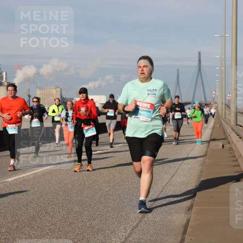 03.10.2025 - Köhlbrandbrückenlauf Lena Gebhardt http://msf.ph/oto/9087783 03.10.2025 10:06:28 Position 2 28, 29, 3614 meine-sportfotos.de