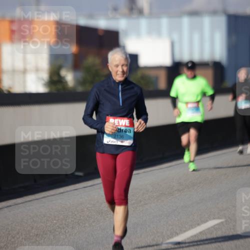 03.10.2025 - Köhlbrandbrückenlauf Jannik Wohlers http://msf.ph/oto/9087788 03.10.2025 10:08:29 Position 3 2136 meine-sportfotos.de