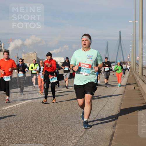 03.10.2025 - Köhlbrandbrückenlauf Lena Gebhardt http://msf.ph/oto/9087792 03.10.2025 10:06:28 Position 2 3614 meine-sportfotos.de