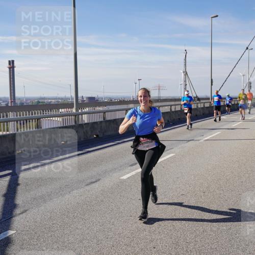 03.10.2025 - Köhlbrandbrückenlauf Michael Burmester http://msf.ph/oto/9087817 03.10.2025 12:44:16 Position 2 4195 meine-sportfotos.de