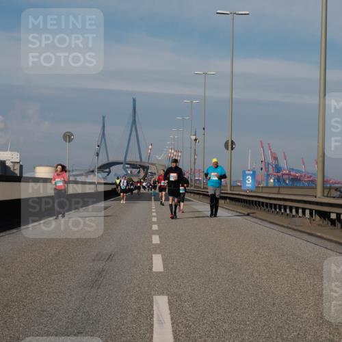 03.10.2025 - Köhlbrandbrückenlauf Fabian Wolf http://msf.ph/oto/9087818 03.10.2025 10:23:55 Position 3 3, 22 meine-sportfotos.de