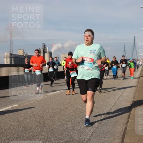 03.10.2025 - Köhlbrandbrückenlauf Lena Gebhardt http://msf.ph/oto/9087820 03.10.2025 10:06:28 Position 2 3614 meine-sportfotos.de