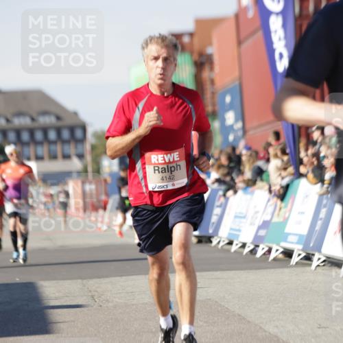 03.10.2025 - Köhlbrandbrückenlauf Jannik Wohlers http://msf.ph/oto/9087824 03.10.2025 12:53:18 Ziel 4142, 5786, 6333 meine-sportfotos.de