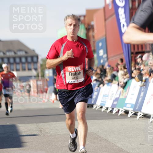 03.10.2025 - Köhlbrandbrückenlauf Jannik Wohlers http://msf.ph/oto/9087833 03.10.2025 12:53:18 Ziel 4142, 5786, 6333 meine-sportfotos.de