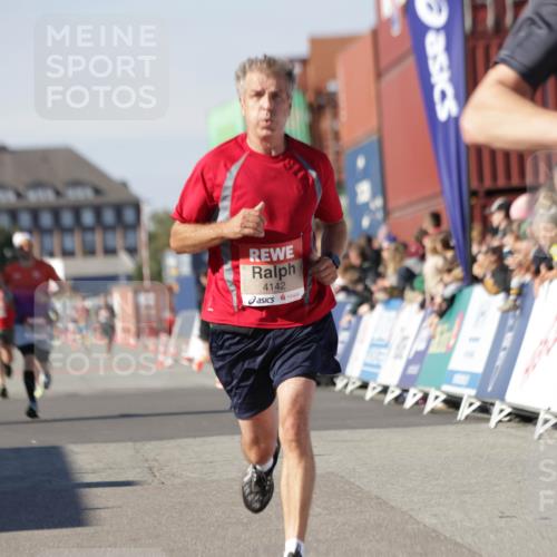 03.10.2025 - Köhlbrandbrückenlauf Jannik Wohlers http://msf.ph/oto/9087843 03.10.2025 12:53:18 Ziel 4142, 5786, 6333 meine-sportfotos.de