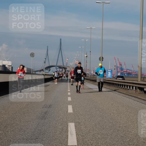 03.10.2025 - Köhlbrandbrückenlauf Fabian Wolf http://msf.ph/oto/9087855 03.10.2025 10:23:57 Position 3 3 meine-sportfotos.de