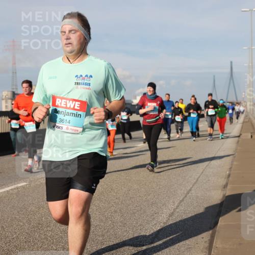 03.10.2025 - Köhlbrandbrückenlauf Lena Gebhardt http://msf.ph/oto/9087860 03.10.2025 10:06:29 Position 2 3614 meine-sportfotos.de