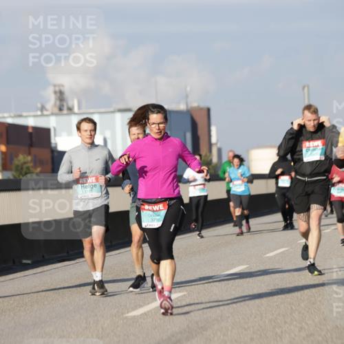 03.10.2025 - Köhlbrandbrückenlauf Jannik Wohlers http://msf.ph/oto/9087869 03.10.2025 09:57:55 Position 3 22, 1108, 3798 meine-sportfotos.de