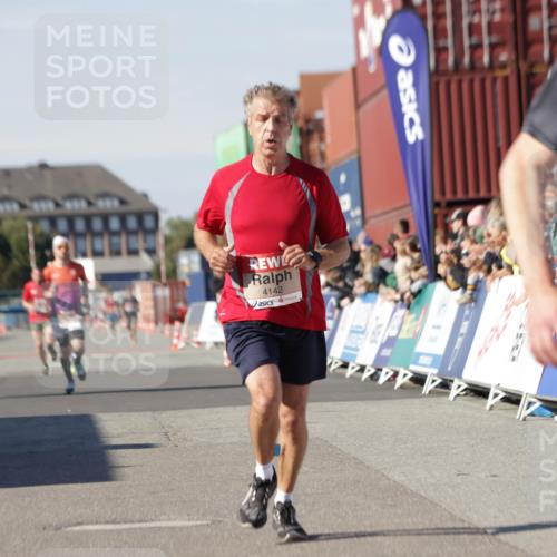 03.10.2025 - Köhlbrandbrückenlauf Jannik Wohlers http://msf.ph/oto/9087876 03.10.2025 12:53:18 Ziel 4142, 5786, 6333 meine-sportfotos.de