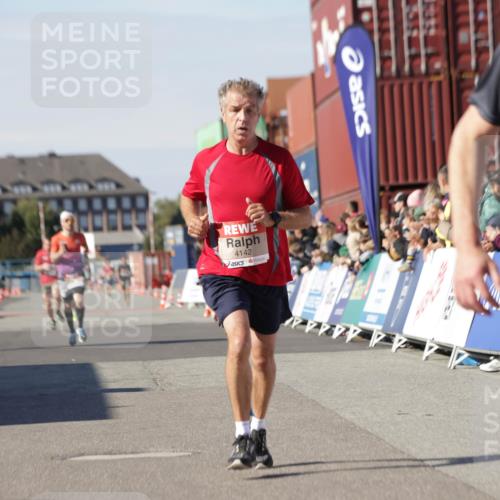 03.10.2025 - Köhlbrandbrückenlauf Jannik Wohlers http://msf.ph/oto/9087884 03.10.2025 12:53:18 Ziel 4142, 5786, 6333 meine-sportfotos.de