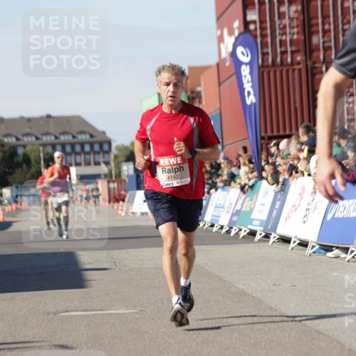 03.10.2025 - Köhlbrandbrückenlauf Jannik Wohlers http://msf.ph/oto/9087894 03.10.2025 12:53:18 Ziel 4142, 5786, 6333 meine-sportfotos.de