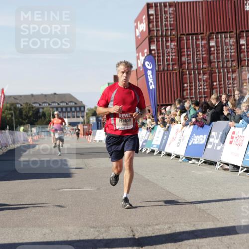 03.10.2025 - Köhlbrandbrückenlauf Jannik Wohlers http://msf.ph/oto/9087906 03.10.2025 12:53:19 Ziel 4029, 4142, 5786, 6333 meine-sportfotos.de