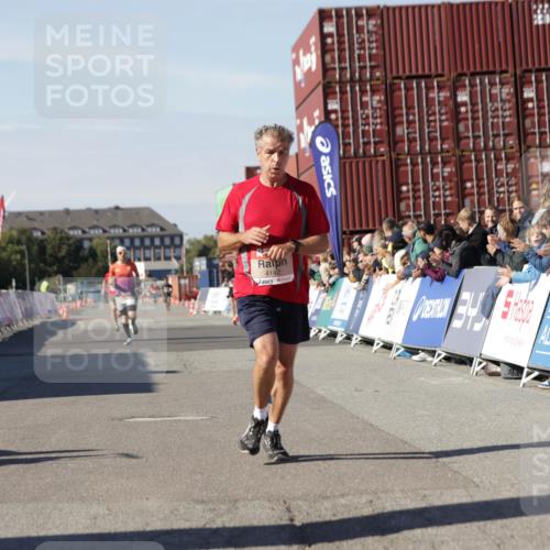 03.10.2025 - Köhlbrandbrückenlauf Jannik Wohlers http://msf.ph/oto/9087923 03.10.2025 12:53:19 Ziel 4029, 4142, 5786, 6333 meine-sportfotos.de