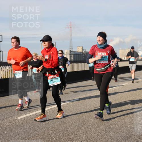 03.10.2025 - Köhlbrandbrückenlauf Lena Gebhardt http://msf.ph/oto/9087926 03.10.2025 10:06:30 Position 2 2163, 3054, 2614 meine-sportfotos.de