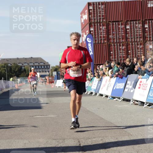 03.10.2025 - Köhlbrandbrückenlauf Jannik Wohlers http://msf.ph/oto/9087934 03.10.2025 12:53:19 Ziel 4029, 4142, 5786, 6333 meine-sportfotos.de