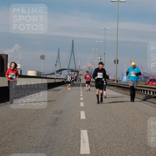 03.10.2025 - Köhlbrandbrückenlauf Fabian Wolf http://msf.ph/oto/9087942 03.10.2025 10:24:01 Position 3 3 meine-sportfotos.de