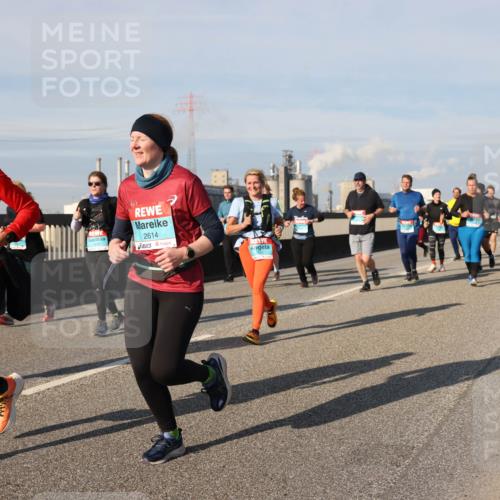 03.10.2025 - Köhlbrandbrückenlauf Lena Gebhardt http://msf.ph/oto/9087947 03.10.2025 10:06:31 Position 2 2163, 3054, 2614 meine-sportfotos.de