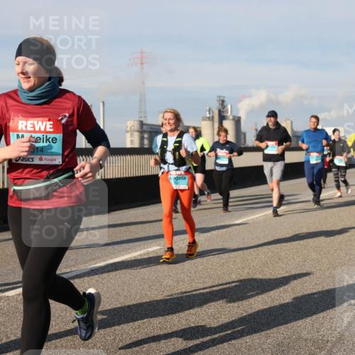 03.10.2025 - Köhlbrandbrückenlauf Lena Gebhardt http://msf.ph/oto/9087957 03.10.2025 10:06:31 Position 2 14 meine-sportfotos.de