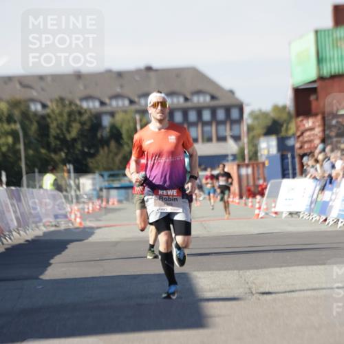 03.10.2025 - Köhlbrandbrückenlauf Jannik Wohlers http://msf.ph/oto/9087964 03.10.2025 12:53:22 Ziel 4029, 4142, 5786, 6333, 6656 meine-sportfotos.de