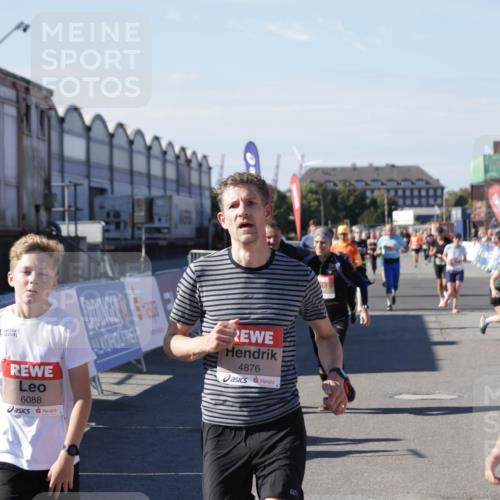 03.10.2025 - Köhlbrandbrückenlauf Jannik Wohlers http://msf.ph/oto/9087968 03.10.2025 13:19:10 Ziel 4143, 4630, 4631, 4632, 4676, 4690, 4727, 4816, 4828, 4876, 5027, 5449, 5853, 5858, 6088, 6117, 6127, 6475, 6573 meine-sportfotos.de