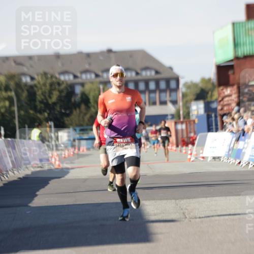 03.10.2025 - Köhlbrandbrückenlauf Jannik Wohlers http://msf.ph/oto/9087973 03.10.2025 12:53:22 Ziel 4029, 4142, 5786, 6333, 6656 meine-sportfotos.de