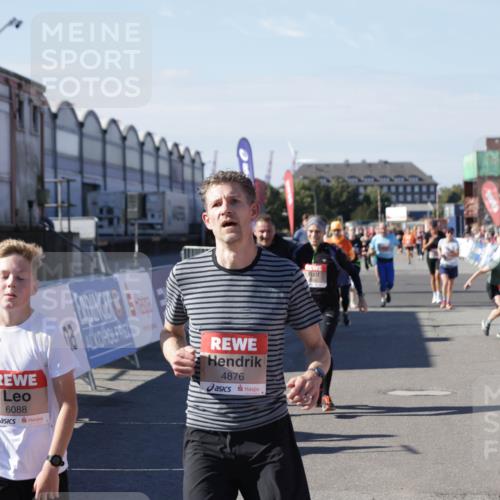 03.10.2025 - Köhlbrandbrückenlauf Jannik Wohlers http://msf.ph/oto/9087976 03.10.2025 13:19:10 Ziel 4143, 4630, 4631, 4632, 4676, 4690, 4727, 4816, 4828, 4876, 5027, 5449, 5853, 5858, 6088, 6117, 6127, 6475, 6573 meine-sportfotos.de