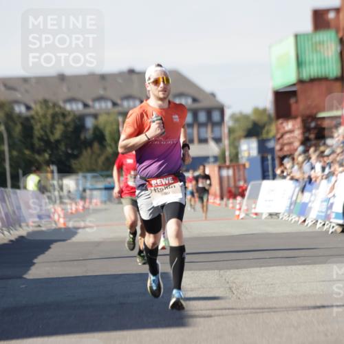 03.10.2025 - Köhlbrandbrückenlauf Jannik Wohlers http://msf.ph/oto/9087988 03.10.2025 12:53:22 Ziel 4029, 4142, 5786, 6333, 6656 meine-sportfotos.de
