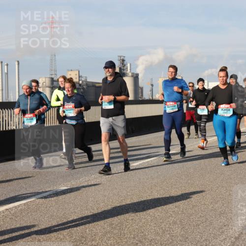 03.10.2025 - Köhlbrandbrückenlauf Lena Gebhardt http://msf.ph/oto/9087990 03.10.2025 10:06:32 Position 2 3161, 2870, 1926, 1935 meine-sportfotos.de