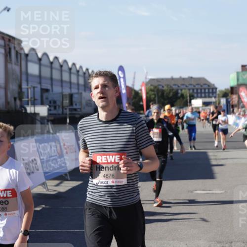 03.10.2025 - Köhlbrandbrückenlauf Jannik Wohlers http://msf.ph/oto/9087995 03.10.2025 13:19:10 Ziel 4143, 4630, 4631, 4632, 4676, 4690, 4727, 4816, 4828, 4876, 5027, 5449, 5853, 5858, 6088, 6117, 6127, 6475, 6573 meine-sportfotos.de