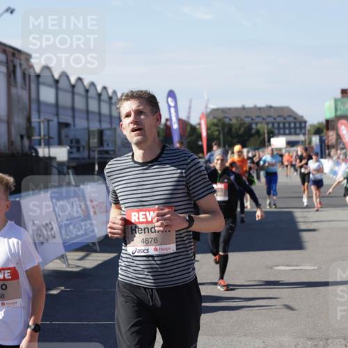 03.10.2025 - Köhlbrandbrückenlauf Jannik Wohlers http://msf.ph/oto/9088002 03.10.2025 13:19:10 Ziel 4143, 4630, 4631, 4632, 4676, 4690, 4727, 4816, 4828, 4876, 5027, 5449, 5853, 5858, 6088, 6117, 6127, 6475, 6573 meine-sportfotos.de
