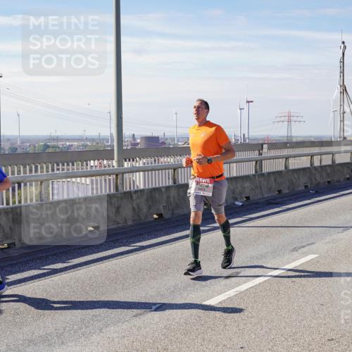 03.10.2025 - Köhlbrandbrückenlauf Michael Burmester http://msf.ph/oto/9088016 03.10.2025 12:44:24 Position 2 50, 4403 meine-sportfotos.de