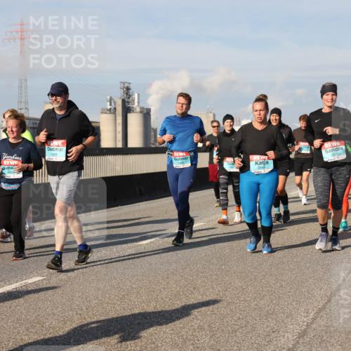 03.10.2025 - Köhlbrandbrückenlauf Lena Gebhardt http://msf.ph/oto/9088017 03.10.2025 10:06:33 Position 2 1935, 2869, 2101, 1926, 1929, 2870 meine-sportfotos.de