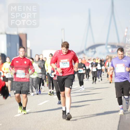 03.10.2025 - Köhlbrandbrückenlauf Jannik Wohlers http://msf.ph/oto/9088018 03.10.2025 10:08:44 Position 3 2632 meine-sportfotos.de