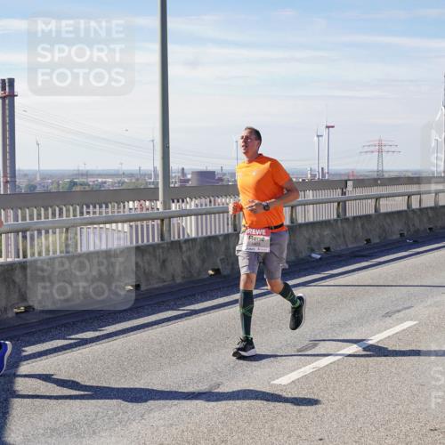 03.10.2025 - Köhlbrandbrückenlauf Michael Burmester http://msf.ph/oto/9088030 03.10.2025 12:44:24 Position 2 50, 4403 meine-sportfotos.de