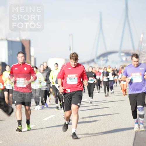 03.10.2025 - Köhlbrandbrückenlauf Jannik Wohlers http://msf.ph/oto/9088032 03.10.2025 10:08:44 Position 3 2600, 2632 meine-sportfotos.de