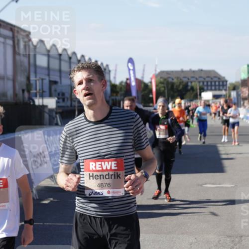 03.10.2025 - Köhlbrandbrückenlauf Jannik Wohlers http://msf.ph/oto/9088035 03.10.2025 13:19:11 Ziel 4143, 4630, 4631, 4632, 4690, 4725, 4727, 4816, 4828, 4876, 4996, 5027, 5853, 5858, 6088, 6117, 6127, 6225, 6226, 6475 meine-sportfotos.de