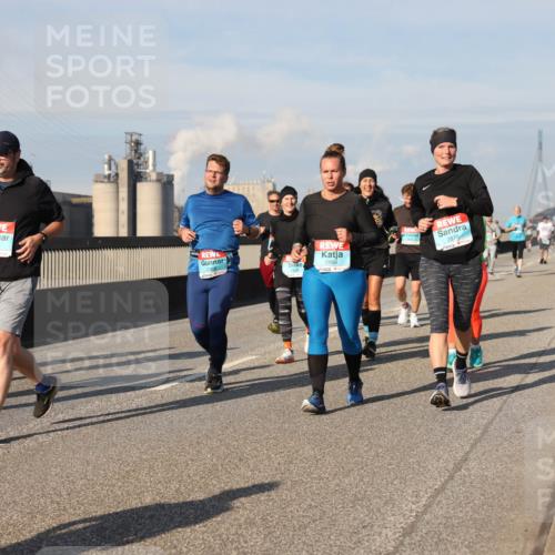 03.10.2025 - Köhlbrandbrückenlauf Lena Gebhardt http://msf.ph/oto/9088038 03.10.2025 10:06:33 Position 2 2092, 1926, 2870, 1929, 2869 meine-sportfotos.de