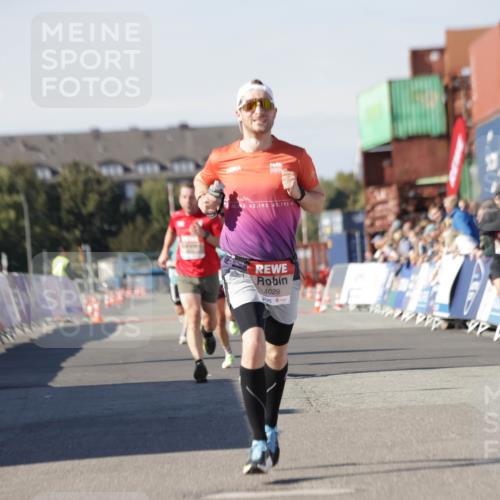 03.10.2025 - Köhlbrandbrückenlauf Jannik Wohlers http://msf.ph/oto/9088045 03.10.2025 12:53:23 Ziel 4029, 4142, 5786, 6333, 6656, 6804 meine-sportfotos.de