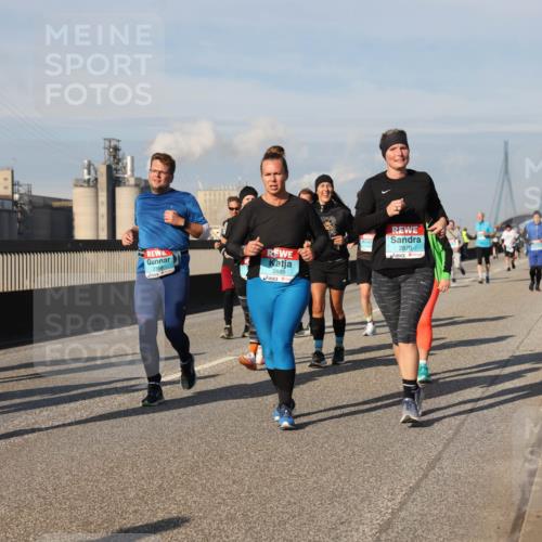 03.10.2025 - Köhlbrandbrückenlauf Lena Gebhardt http://msf.ph/oto/9088049 03.10.2025 10:06:33 Position 2 1929, 2869, 2870 meine-sportfotos.de