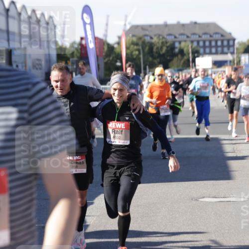 03.10.2025 - Köhlbrandbrückenlauf Jannik Wohlers http://msf.ph/oto/9088050 03.10.2025 13:19:11 Ziel 4143, 4630, 4631, 4632, 4690, 4725, 4727, 4816, 4828, 4876, 4996, 5027, 5853, 5858, 6088, 6117, 6127, 6225, 6226, 6475 meine-sportfotos.de