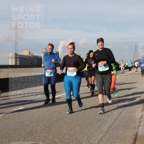 03.10.2025 - Köhlbrandbrückenlauf Lena Gebhardt http://msf.ph/oto/9088063 03.10.2025 10:06:34 Position 2 2869, 2870 meine-sportfotos.de