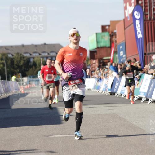 03.10.2025 - Köhlbrandbrückenlauf Jannik Wohlers http://msf.ph/oto/9088066 03.10.2025 12:53:24 Ziel 4029, 4142, 5786, 6241, 6333, 6656, 6804 meine-sportfotos.de